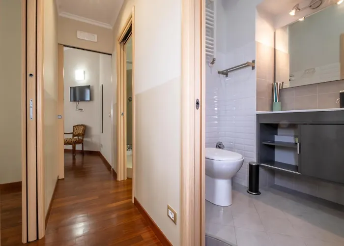 Trevi Fountain Big Apartment